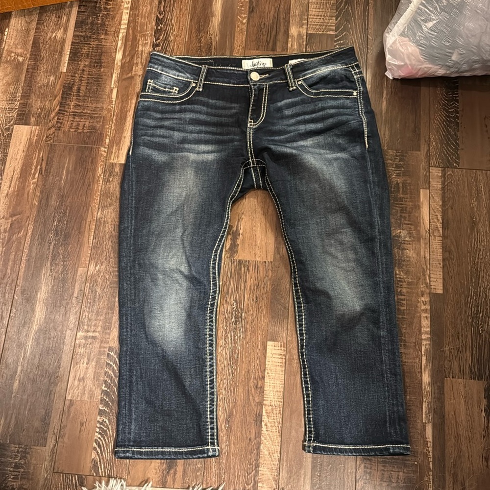 Used Day trip Virgo Capri jeans.  Size 29